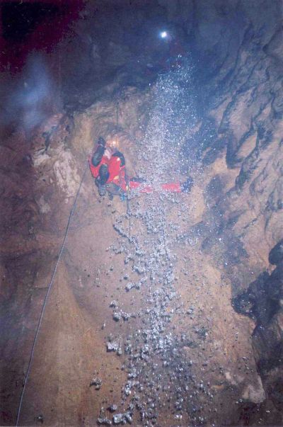 Rapel pe cascada de 10 m (tur din 2005). Foto: Horia Mitrofan
